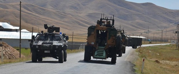 Vanda zırhlı aracın geçişi sırasında patlama Vanda zırhlı aracın geçişi sırasında patlama
